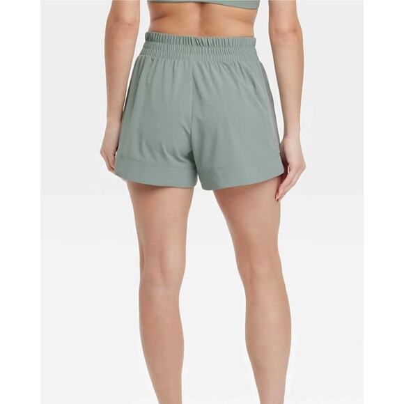 All in Motion NWT Women's SAGE GREEN Woven Mid-Rise Shorts 4" - SIZE Small - Picture 2 of 4